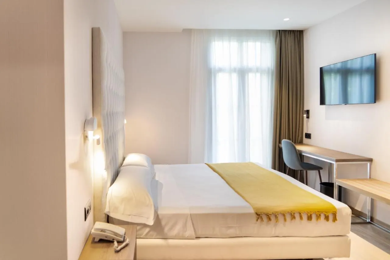 Caledonian Hotel Barcelona 3*,