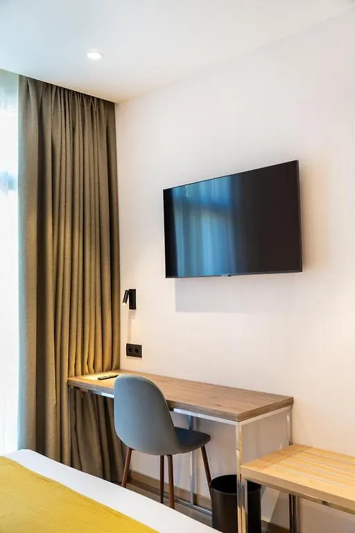 Caledonian Otel Barselona 3*,